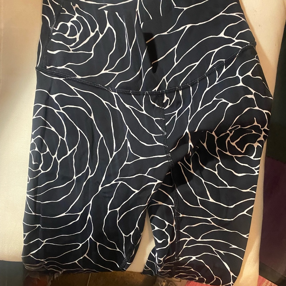 lululemon size 4 printed leggings
